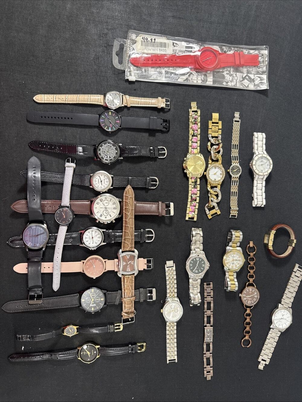 (A5)Bulk Lot Of 25 Watches Vintage And Modern Running On New Batteries!